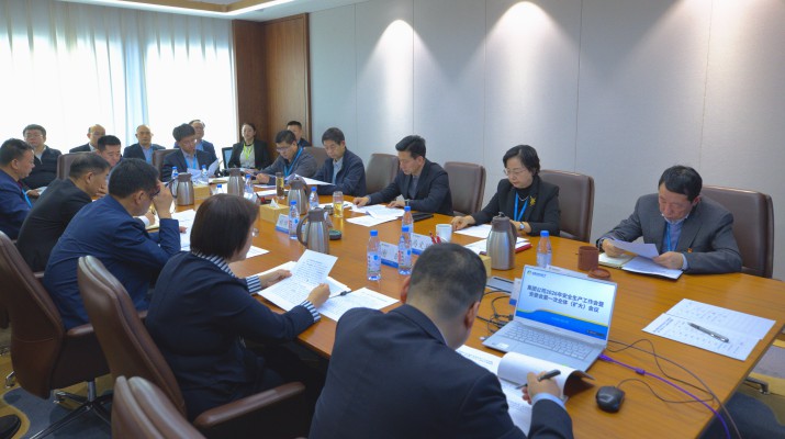 1月23日上午，甘肅文旅集團(tuán)召開(kāi)2026年安全生產(chǎn)工作會(huì)議暨安委會(huì)第一次全體（擴(kuò)大）會(huì)議。集團(tuán)公司黨委書(shū)記、安委會(huì)主任葉劍芳出席會(huì)議并講話(huà)，黨委副書(shū)記、總經(jīng)理、安委會(huì)副主任馬文玫主持會(huì)議。會(huì)議傳達(dá)學(xué)習(xí)